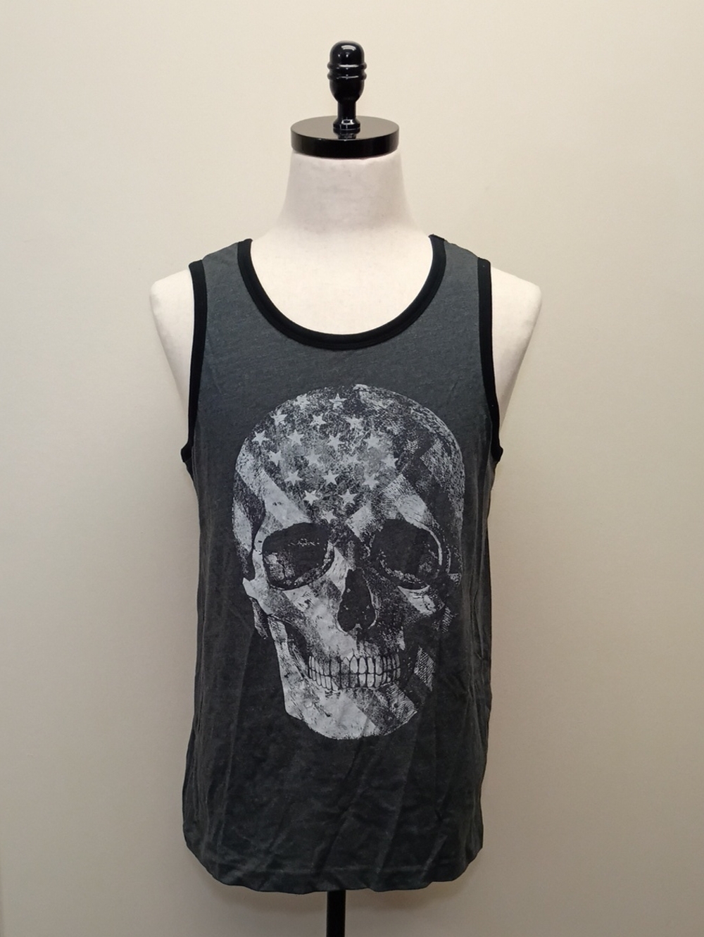 lNo Boundaries Black Skull Graphic Tank Top Size Medium